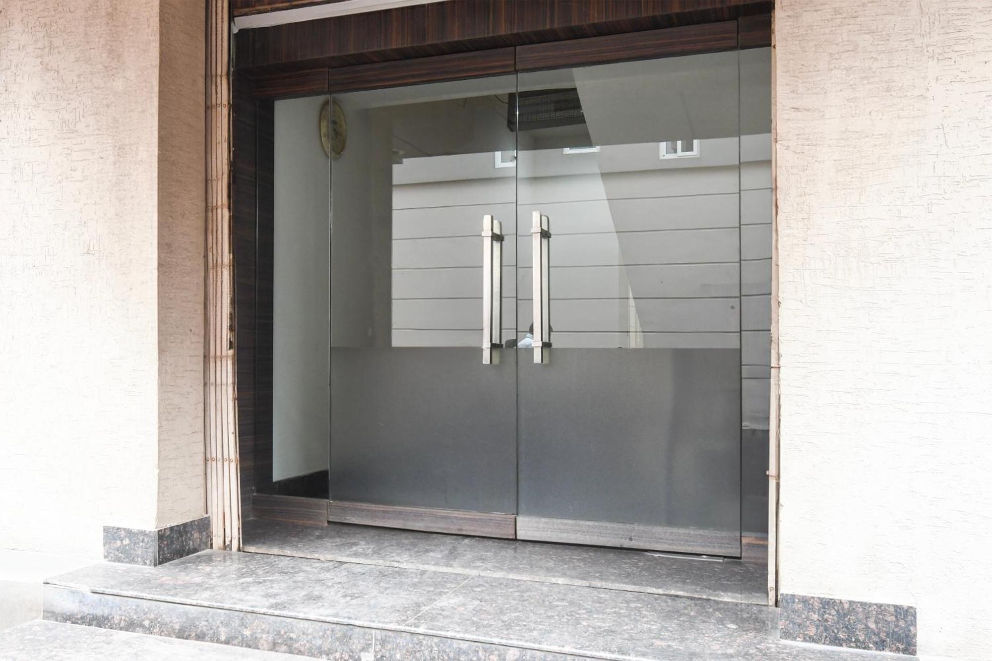 Super Townhouse Harmu Road Formerly Elite City Ranchi Exterior photo