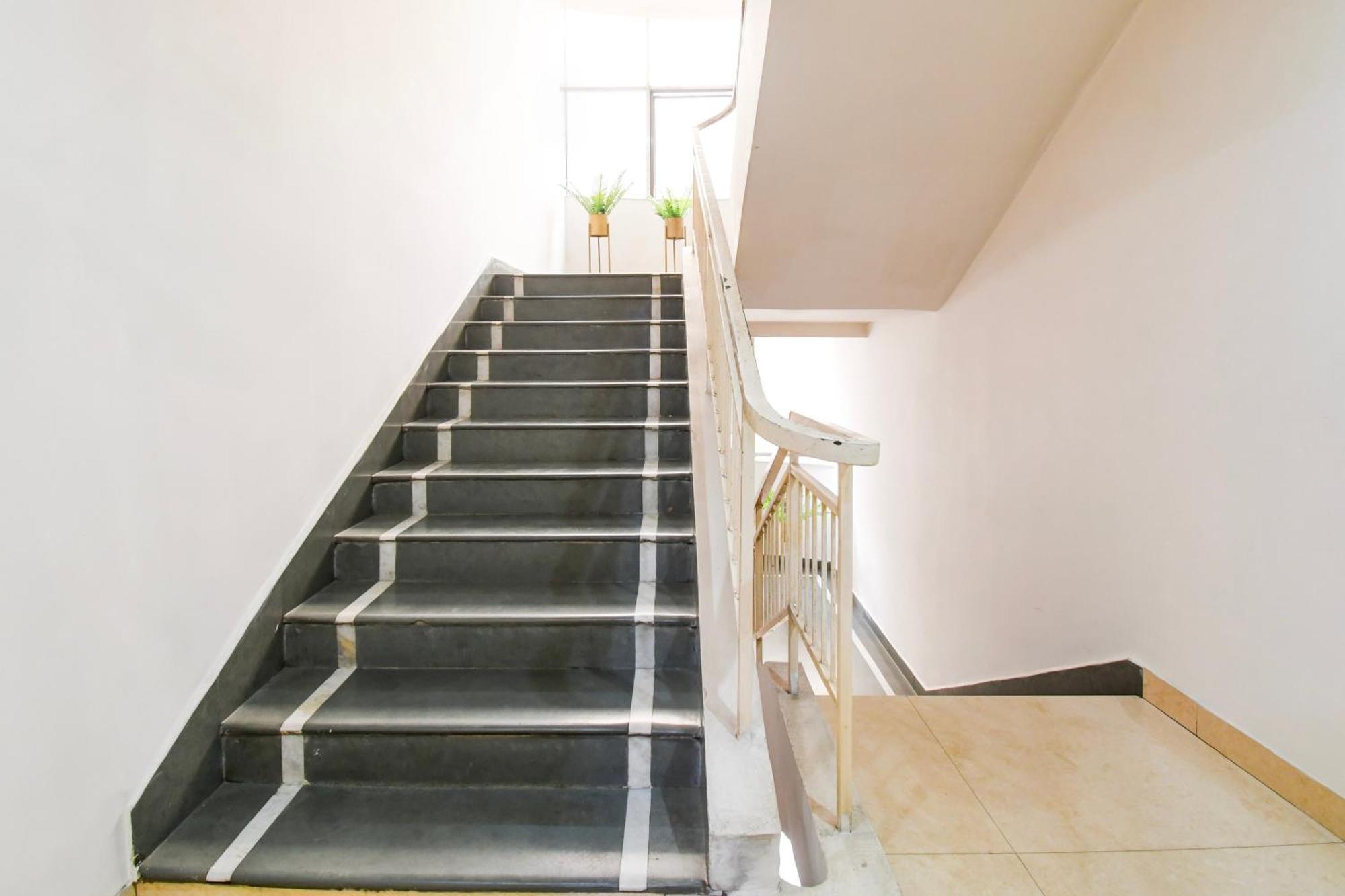 Super Townhouse Harmu Road Formerly Elite City Ranchi Exterior photo
